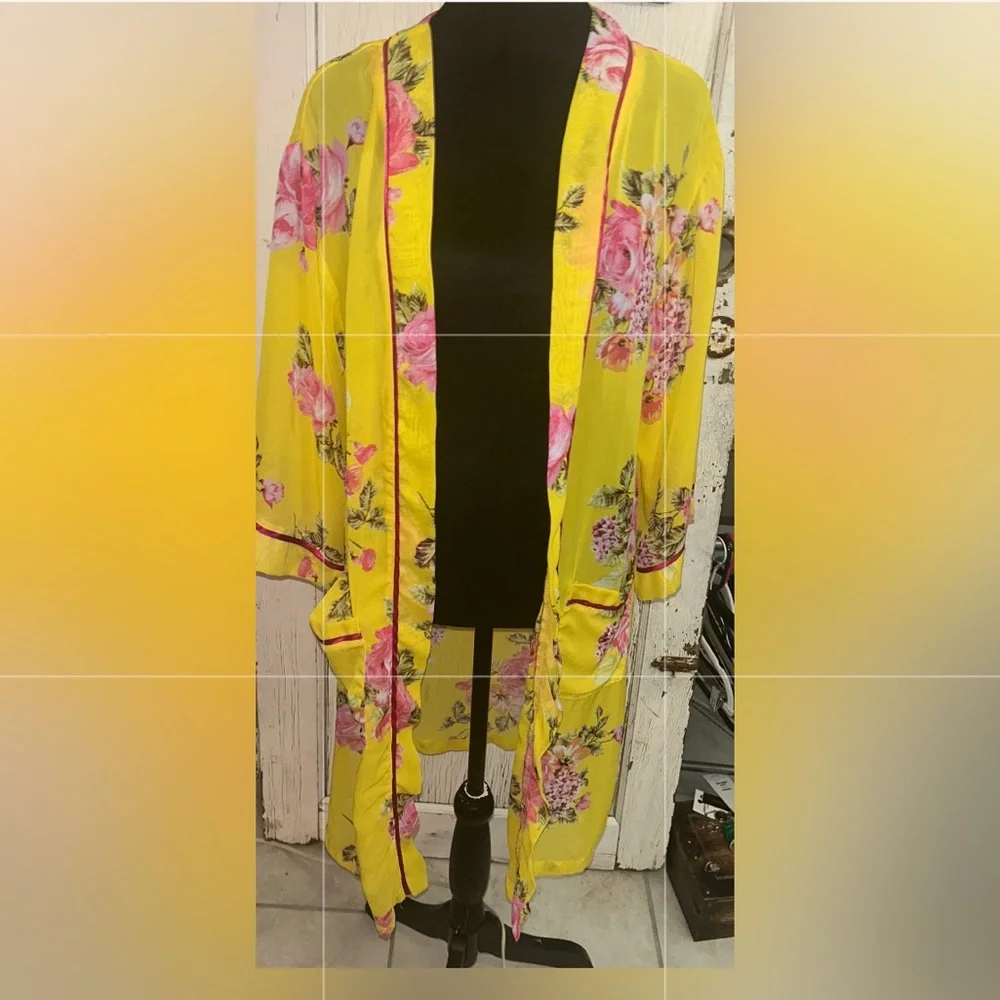🌺🌸Floral Yellow Kimono Robe by IRIS🌸🌺‎